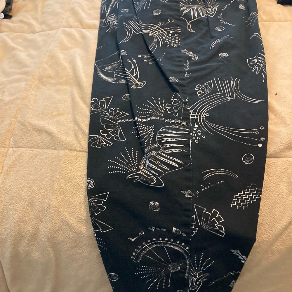 Hearts of Palm Black and White Capris